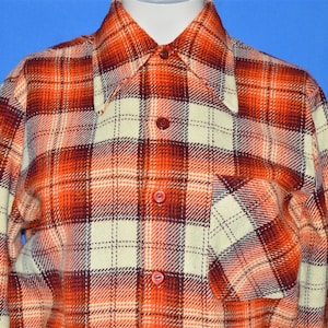 Camisa con botones estilo años 40 con cuadros nacionales de los años 70, talla pequeña
