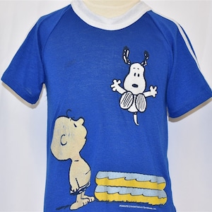 80s Peanuts Snoopy Charlie Brown Swimming Pool Cartoon Raglan t-shirt Youth Medium