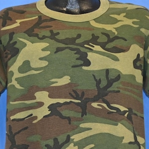 80s Woodland Camouflage Green Brown Camo Hunting t-shirt Medium