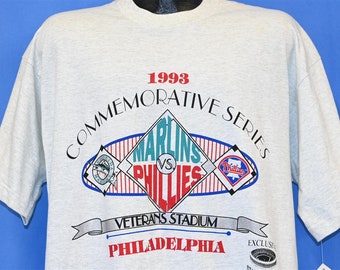 Les Phillies de Philadelphie des années 90 contre les Phillies de Philadelphie des années 90 T-shirt commémoratif du stade des vétérans de la MLB des Marlins de la Floride, très grand