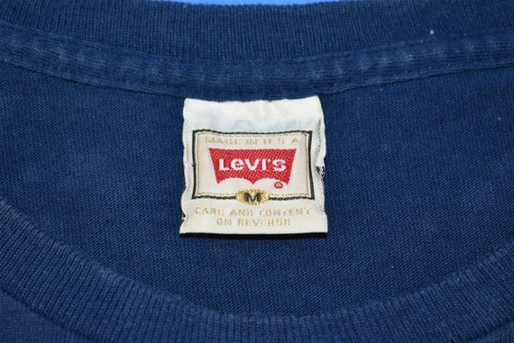 90s Levi's Classic Red Tab Blue Jeans t-shirt Med… - image 4