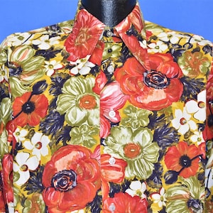 Camisa de hombre con cuello grande y estampado floral del Club de Carrera de los 70 (talla mediana)