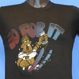 70s Water Skiing Go For It Cartoon Goofy Beer t-shirt Small