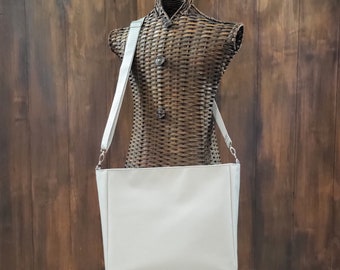 Ready to ship* Ella style Breast Pump Bag for Willow, Elvie, Freestyle, or Spectra 9 pump in Lt Gray with lavender lining