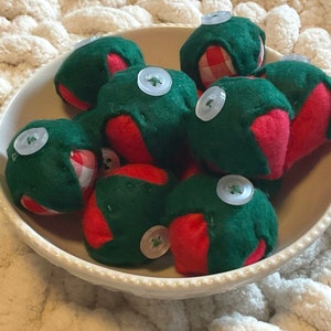 Primitive Spring Fabric Strawberries Ornies Tucks Bowl Fillers Decor