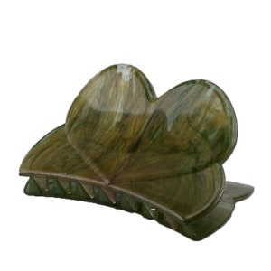 84x45 Hairclaw Heart in green with gold 1Pcs image 1