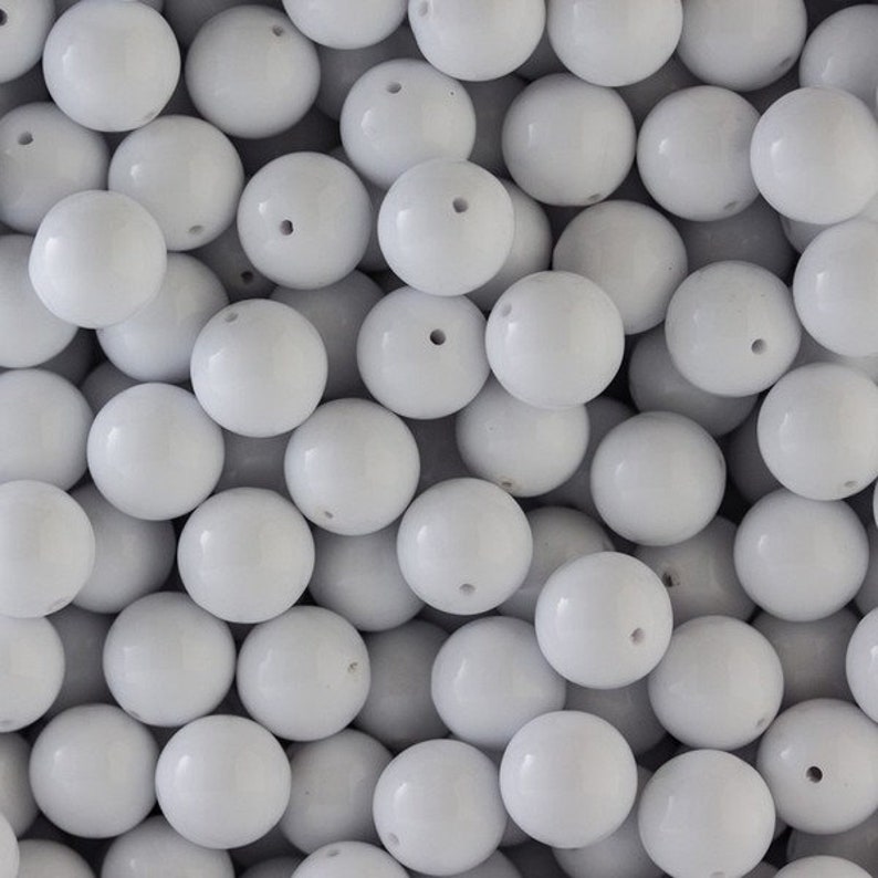 20mm round bead in white 2Pcs