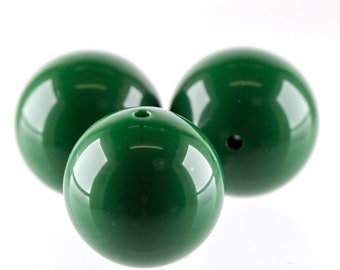 18mm classic round bead in emerald green 2Pcs