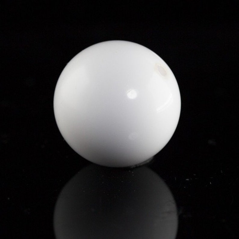 20mm round bead in white 2Pcs