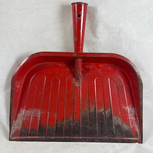 Red Metal Dust Pan Rustic Farmhouse Home Decor Vintage 1950s