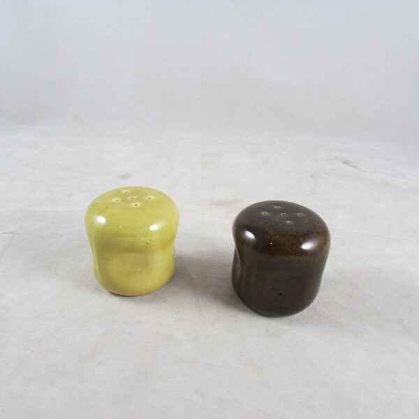Russel Wright American Modern Salero y Pimentero Chartreuse Negro Chutney Steubenville Vintage