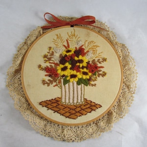 Crewel Wall Hanging Floral Black Eyed Susan Autumn Colors Embroidery Hoop Frame 9&quot; Vintage