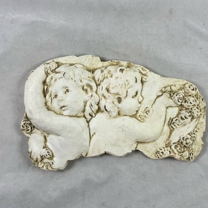 Hen Feathers Hand Cast Wall Plaque Garden Children 10 x 6 Indoor Outdoor Vintage