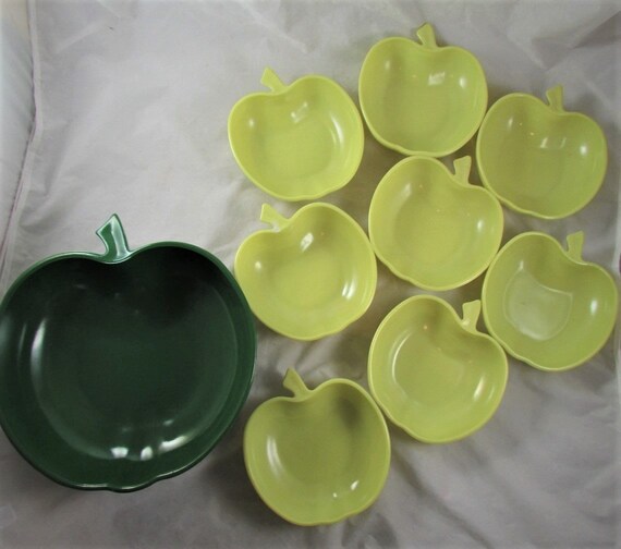 fruit bowls Hazel atlas apple serving bowls orchardware and 9 piece set 1 large bowl 8 small bowls dark green salad