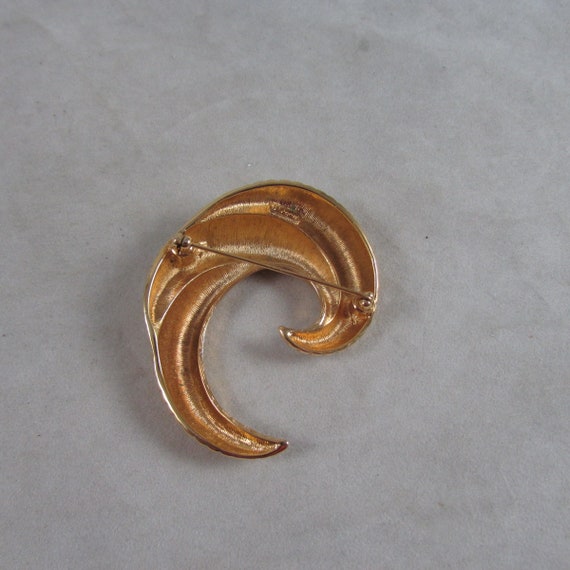 Monet Curl Swirl Brooch Gold Tone Pin Jewelry Sig… - image 2