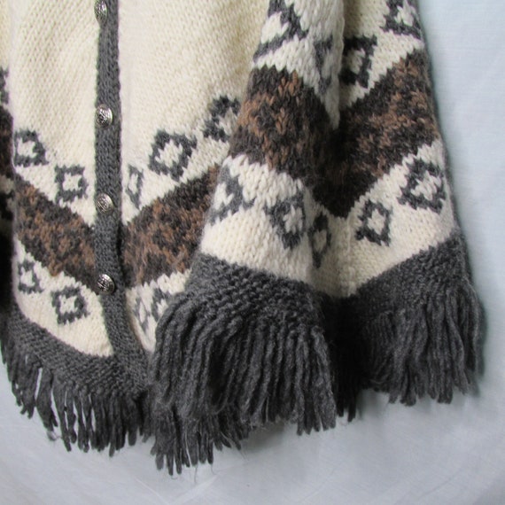 Hand Knit Fringed Shawl Poncho Metal Buttons Vint… - image 5