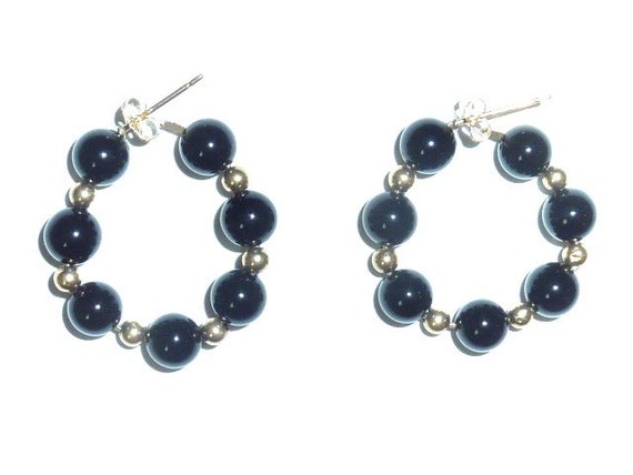 Vintage Black Onyx 14K Gold Bead Hoop earrings - image 7