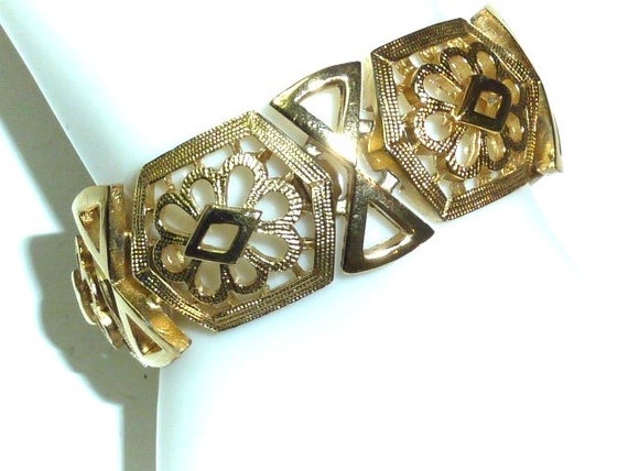 Vintage TRIFARI Wide Gold Tone Filigree Bracelet - image 7