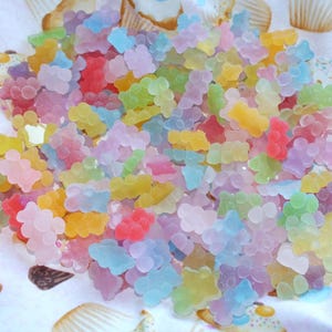 Vente en gros, achat en gros de 100 faux accessoires, mélange « enduit de sucre », ombre dépolie Gummi Bear Bonbons, faux aliments, bonbon mélangé, résine Flatback 3D 16 mm