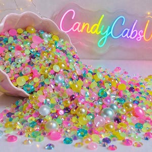 500個入り ミックスカラー アクリル樹脂 フェイクハーフパール ラインストーン ジェム AB DIY 接着剤/貼り付け可能 フラットバック