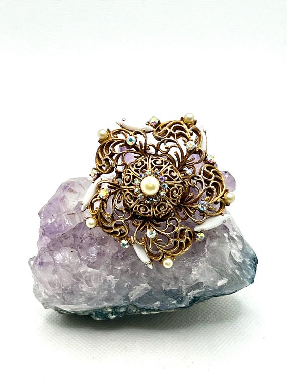 Hobe signed Brooch