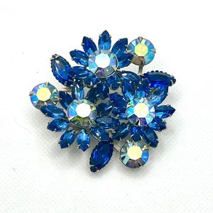 Gorgeous Vintage Blue Brooch