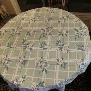 1950s Vintage Tablecloth Green Dogwood Window Pane Very Good Condition