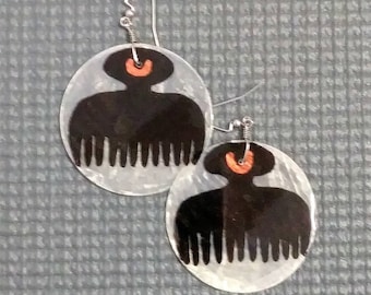 Small Capri Shell Earrings - Duarfe - "wooden comb" - femininity