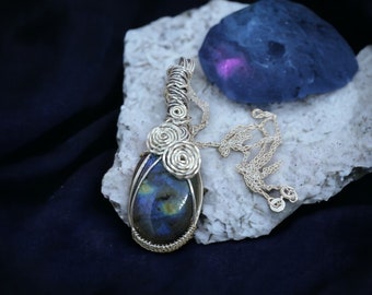 Labradorite Crystal Necklace, Labradorite Pendant Pagan Necklace, Labradorite Crystal Supernatural Jewelry,Protection Amulet Goddess Pendant