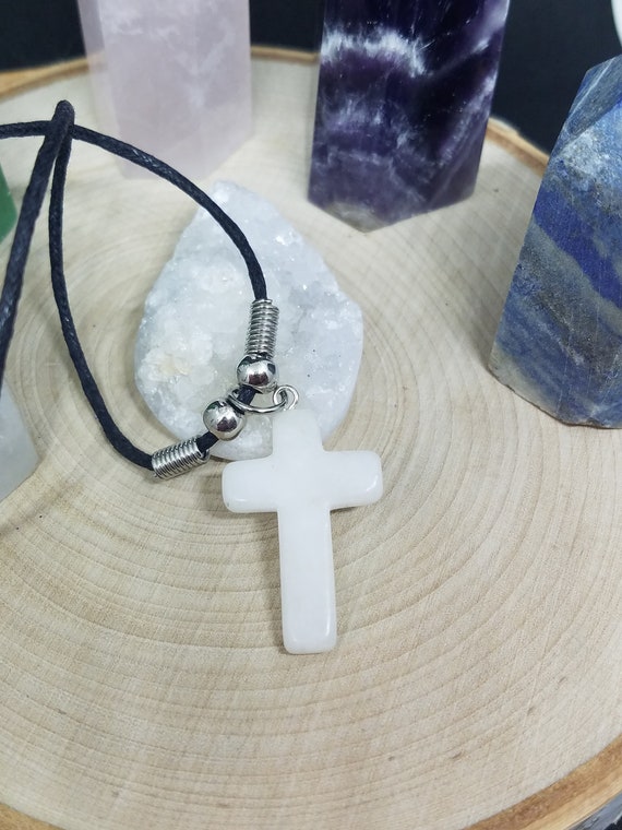 100 Pcs Assorted Colors Natural Stone Cross Gemstone Pendant Charms with 100 Pcs Ropes Cross Quartz Crystal Chakra Charms Cross Charms for Jewelry