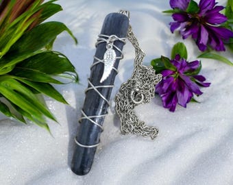 Blue Kyanite Necklace,Kyanite Pendant Necklace, Kyanite Angel Wing Necklace, Empath Protection Wiccan Jewelry, Blue Kyanite Crystal Necklace