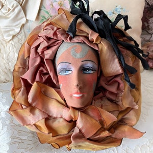 Antique boudoir doll head box flapper girl lidded box 8.5 inch wide