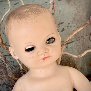 Vintage creepy baby doll age worn rubber spooky blink eye doll 17 inch