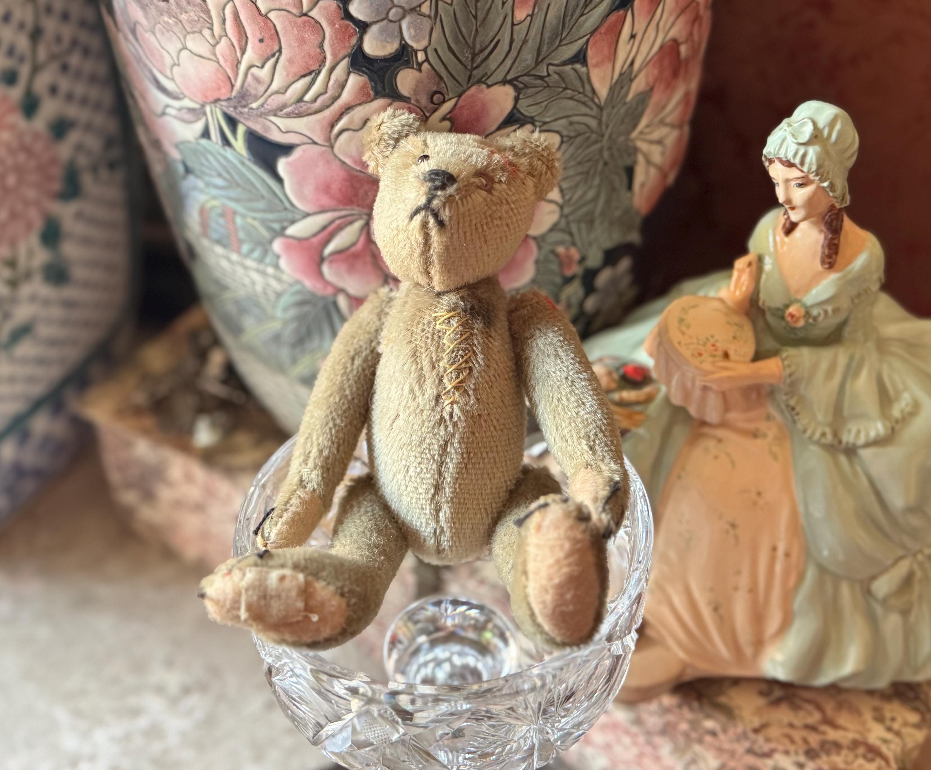 Vintage Bearly There Linda Spiegel Artist Teddy Bear Miniature 6.5