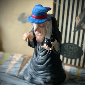 Vintage witch candle holder Enesco wizard with black cat 80s ceramic figurine Halloween decoration