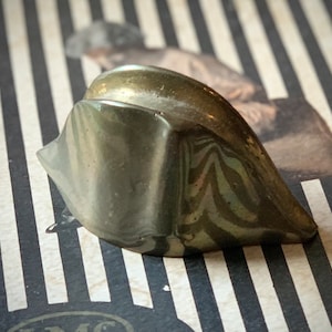 Vintage brass Napoleon hat figurine miniature French style bicorn hat paperweight 3.75 inch long