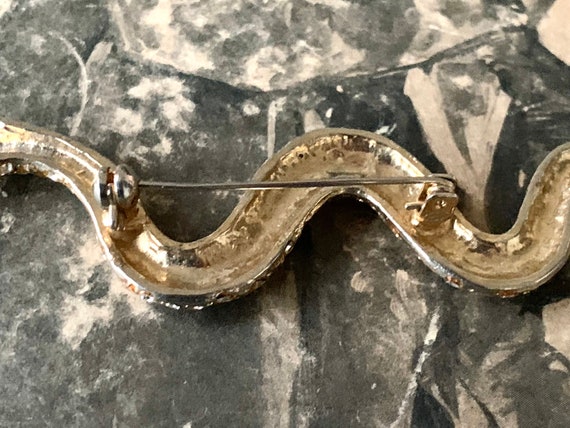 Vintage snake brooch rhinestone and enamel pin go… - image 9