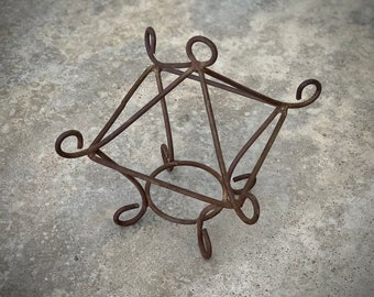 Vintage miniature rusty metal plant hanger pagoda style retro wire hanging planter holder 6.5 inch tall