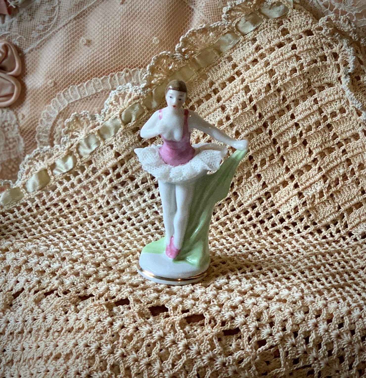 stina × familiar Dahlia Ballet Charm V-507105904_0_400.jpg?pristine