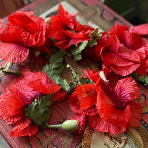Vintage red poppy millinery flowers old salvaged craft hat flowers set