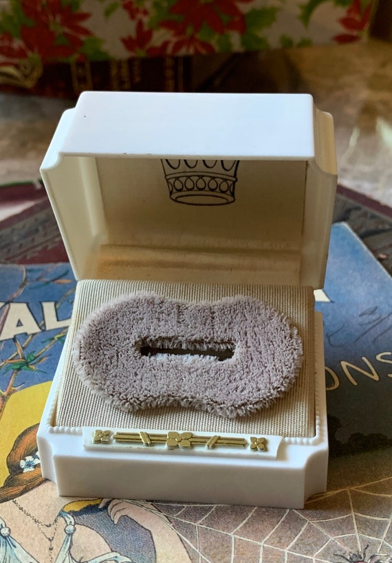 Vintage ring box Warner white plastic jewelry dis… - image 2