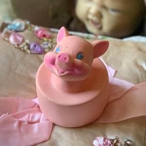 Vintage squeaky toy pig Alan Jay rubber squeaker retro squeak animal block 3 inch tall