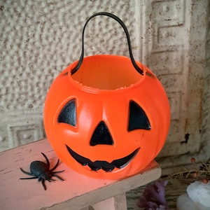 Vintage small pumpkin pail plastic jack-o-lantern candy basket Halloween decoration 5.5 inch wide