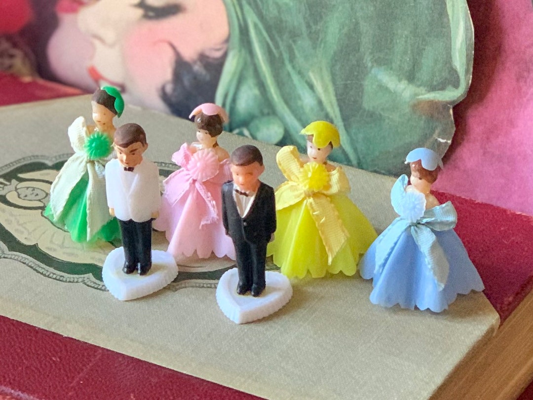 Vintage Miniature Wedding Cake Toppers Tiny Plastic Bridesmaid and Groom Cake Top Decoration
