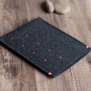 Handmade Dotted Felt Kindle Sleeve: Paperwhite, Voyage, Oasis