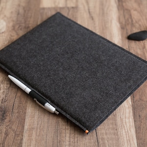 Housse personnalisée Boox en onyx fait main avec porte-stylo en option, feutre gris foncé