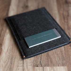 Kindle cover in dark grey, with field note pocket