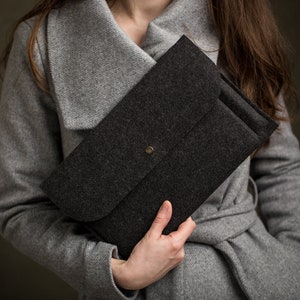 Surface Pro cover case sleeve with closure and pen slot