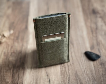 Funda para iPod Classic y iPod Touch de fieltro verde oliva con detalles en cobre