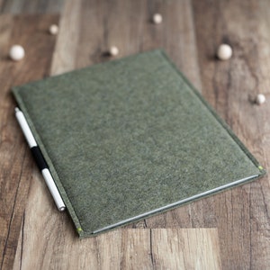 reMarkable case sleeve cover with pen holder, dark olive green felt